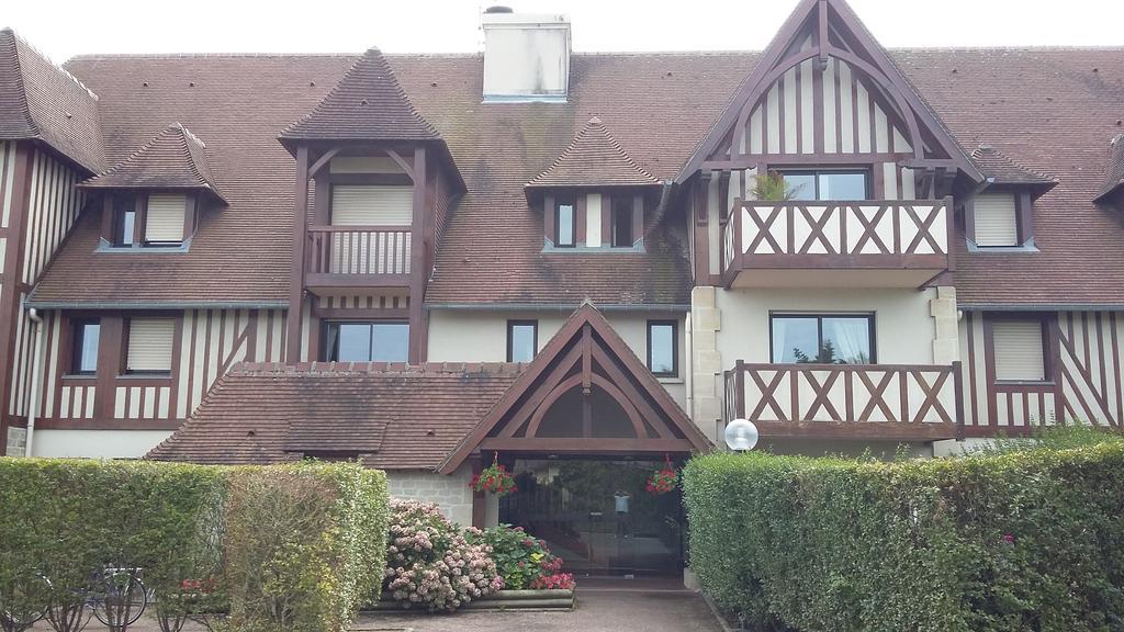 Les Manoirs Lägenhet Deauville Exteriör bild
