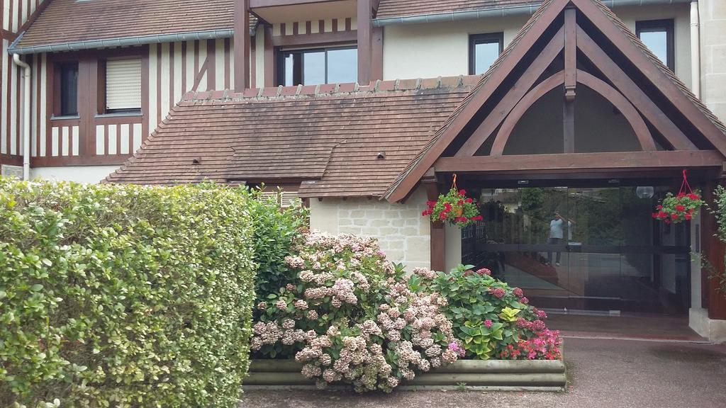 Les Manoirs Lägenhet Deauville Exteriör bild